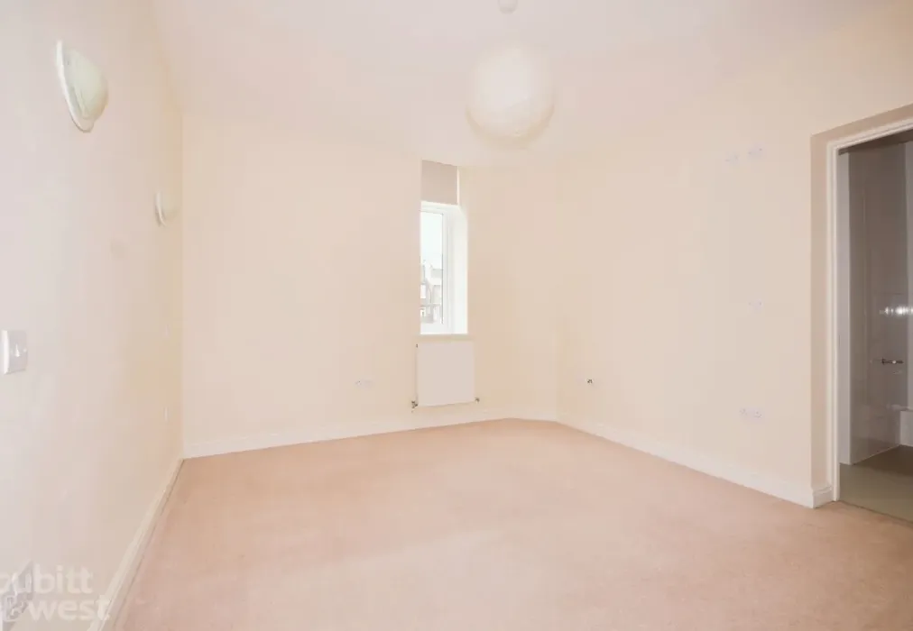 Bedroom 1 - Greenstede House, Wood Street, RH19 - Wards of Kent