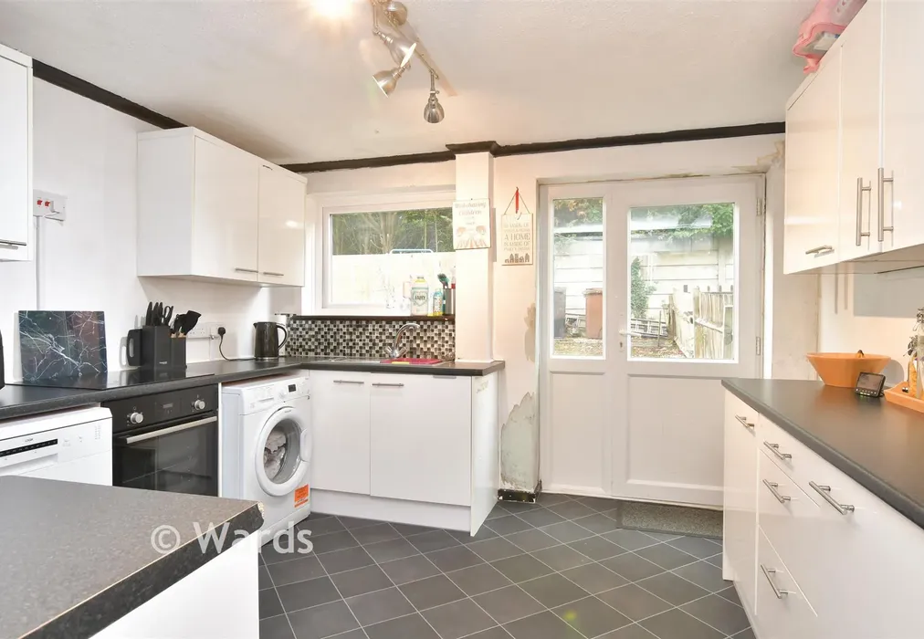 Kitchen - Harptree Drive, Walderslade, Chatham, Kent - Wards of Kent