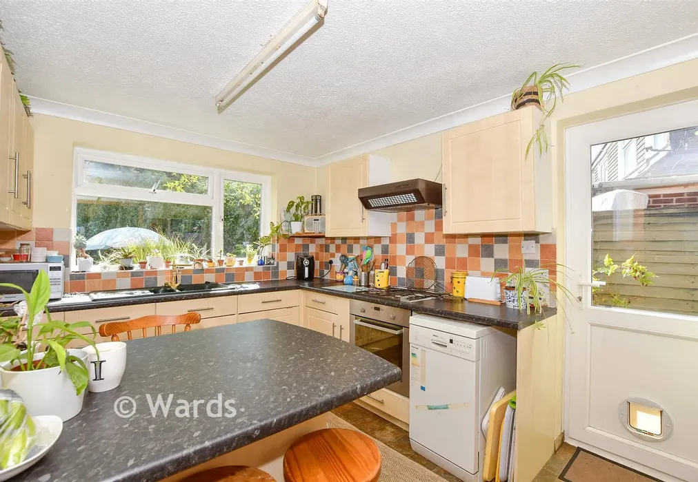 Kitchen/Breakfast Room - Newton Avenue, Tonbridge, Kent - Wards of Kent