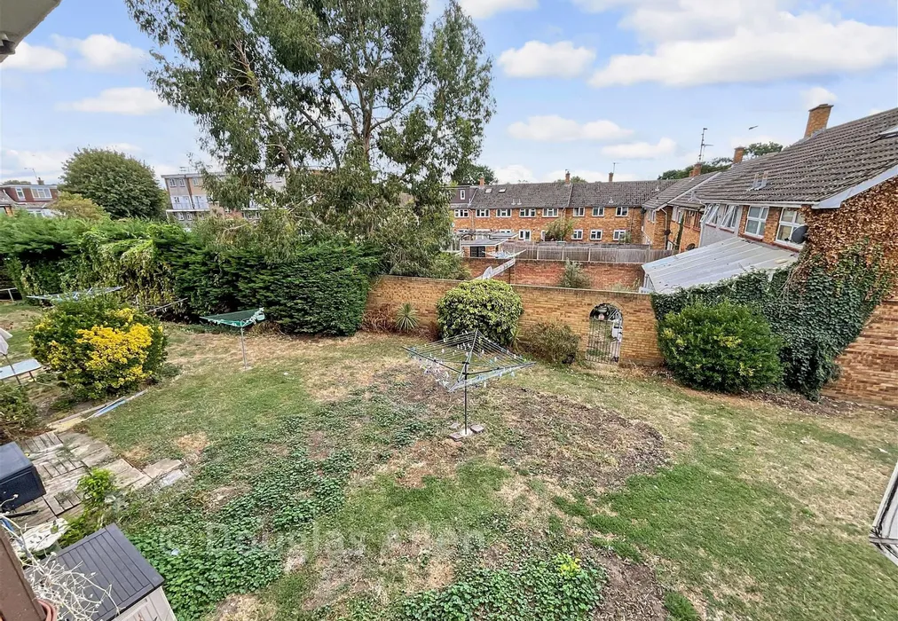 View Of The Gardens - Victor Walk, Hornchurch, Essex - Wards of Kent