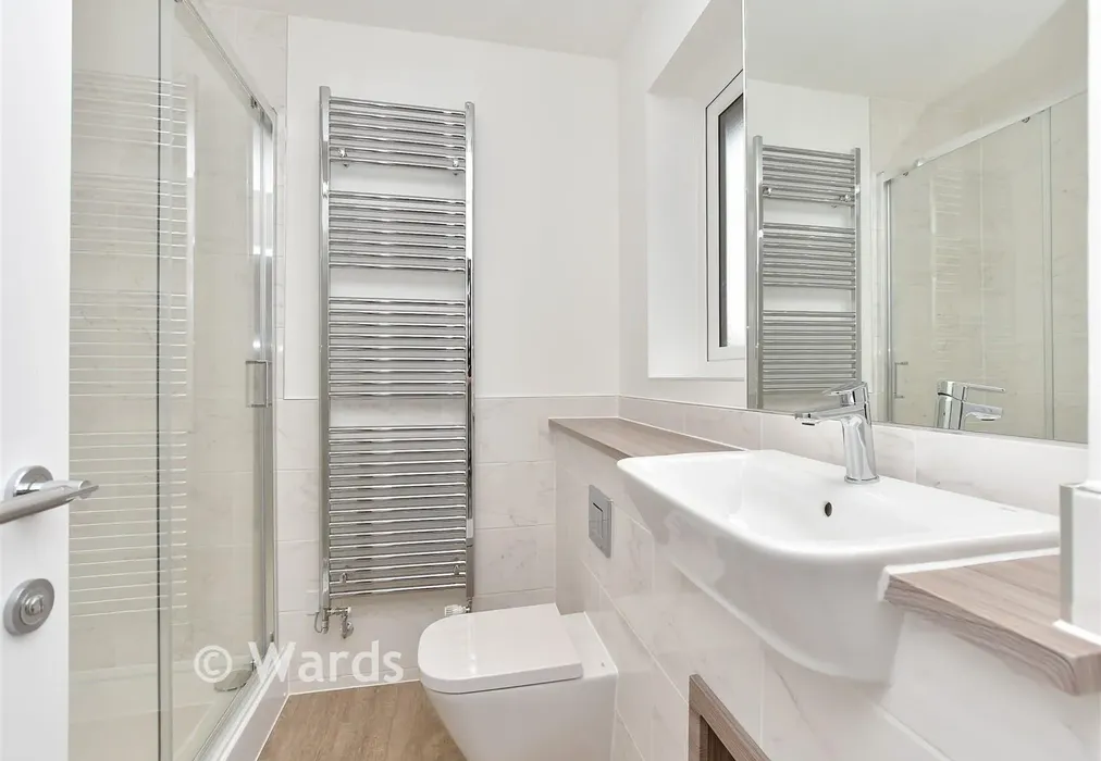 En-Suite - Evers Road, Faversham Lakes, Faversham, Kent - Wards of Kent