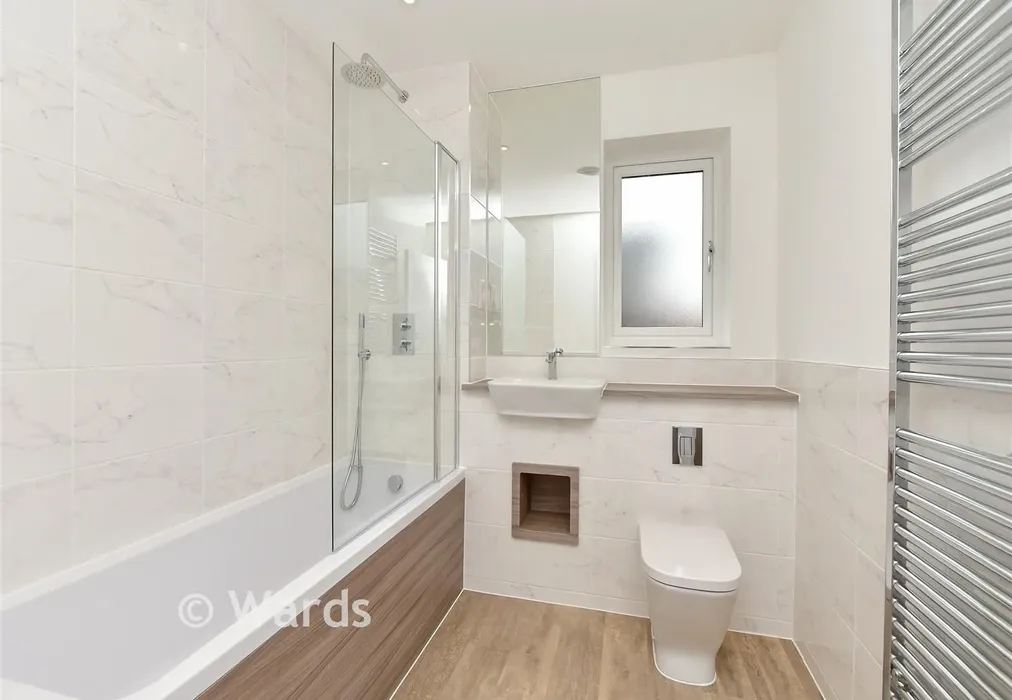 Bathroom - Evers Road, Faversham Lakes, Faversham, Kent - Wards of Kent
