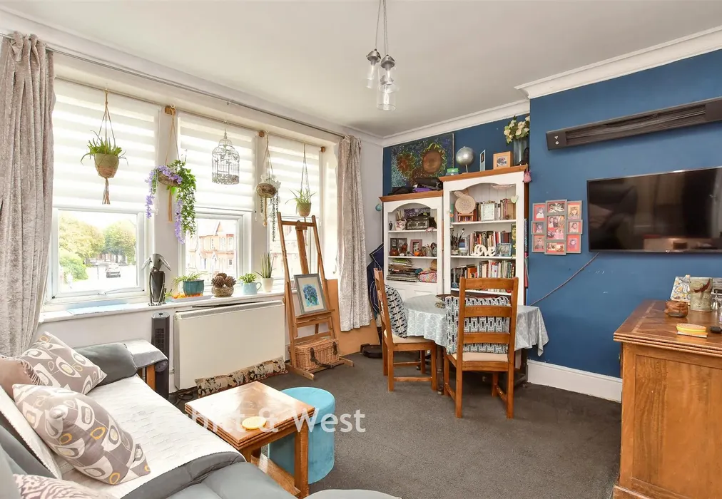 Lounge/ Kitchen - Shelley Road, Worthing, West Sussex - Wards of Kent