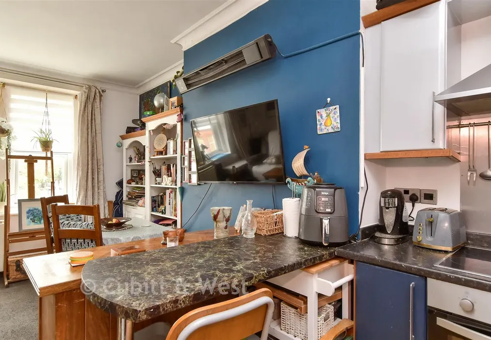 Lounge/ Kitchen - Shelley Road, Worthing, West Sussex - Wards of Kent