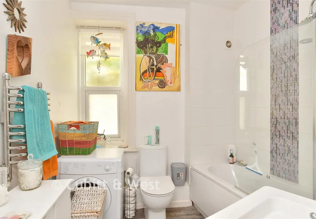 Bathroom - Shelley Road, Worthing, West Sussex - Wards of Kent