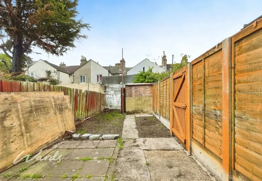 Garden - Kingsley Road Maidstone ME15 - Wards of Kent