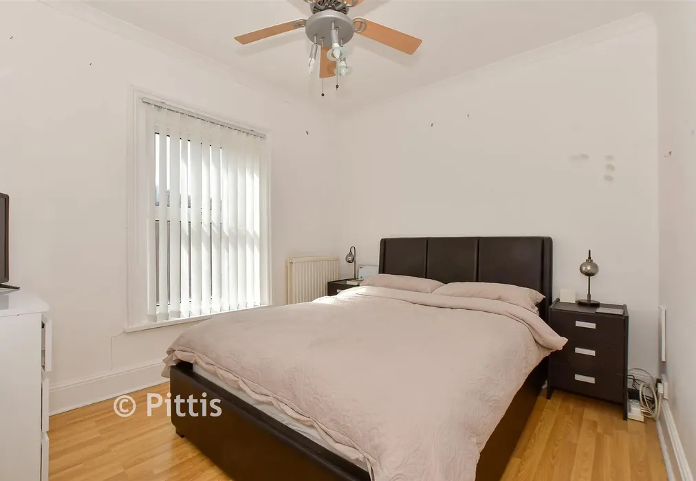 Bedroom 3 - Ranelagh Road, Lake, Isle of Wight - Wards of Kent