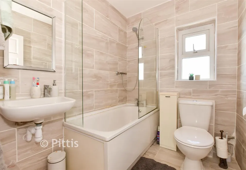 Bathroom - Ranelagh Road, Lake, Isle of Wight - Wards of Kent