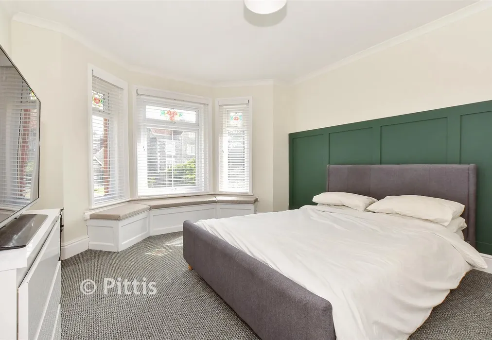 Bedroom 1 - Ranelagh Road, Lake, Isle of Wight - Wards of Kent