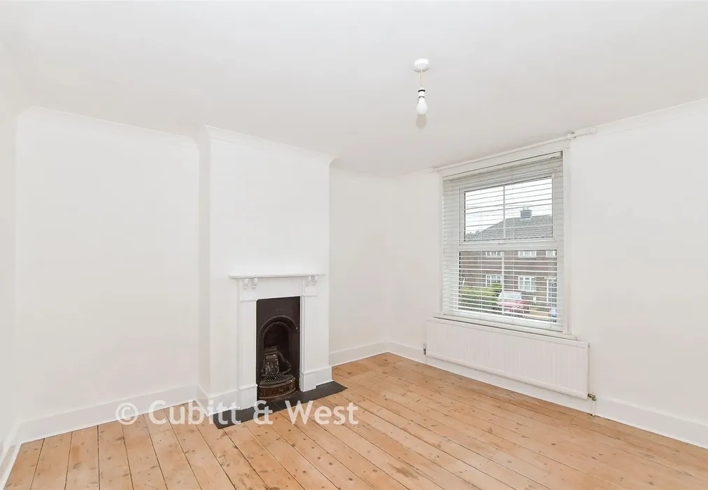 Bedroom 1 - Blackness Road, Crowborough, East Sussex - Wards of Kent