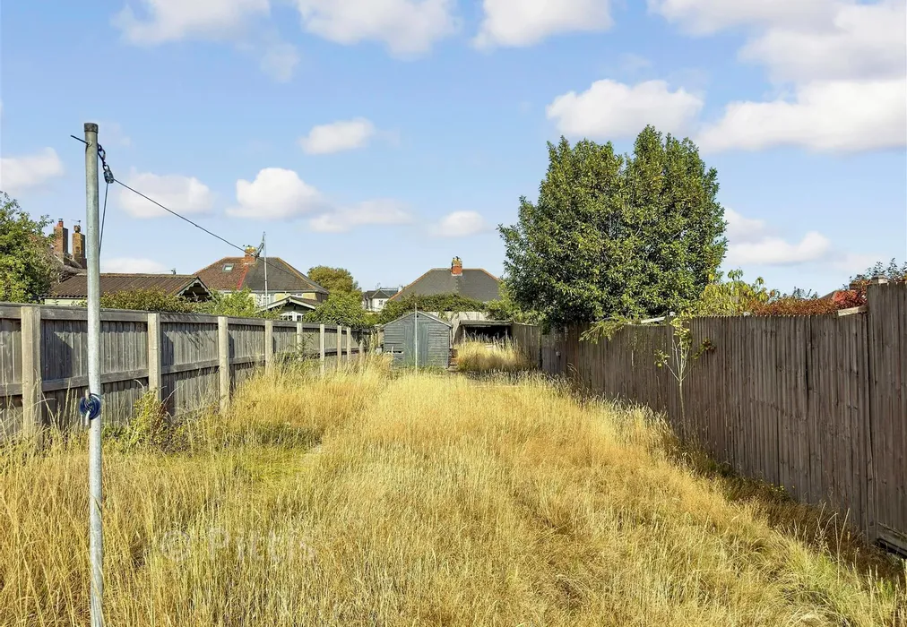 Garden - St. Michael's Road, St Helens, Ryde, Isle of Wight - Wards of Kent