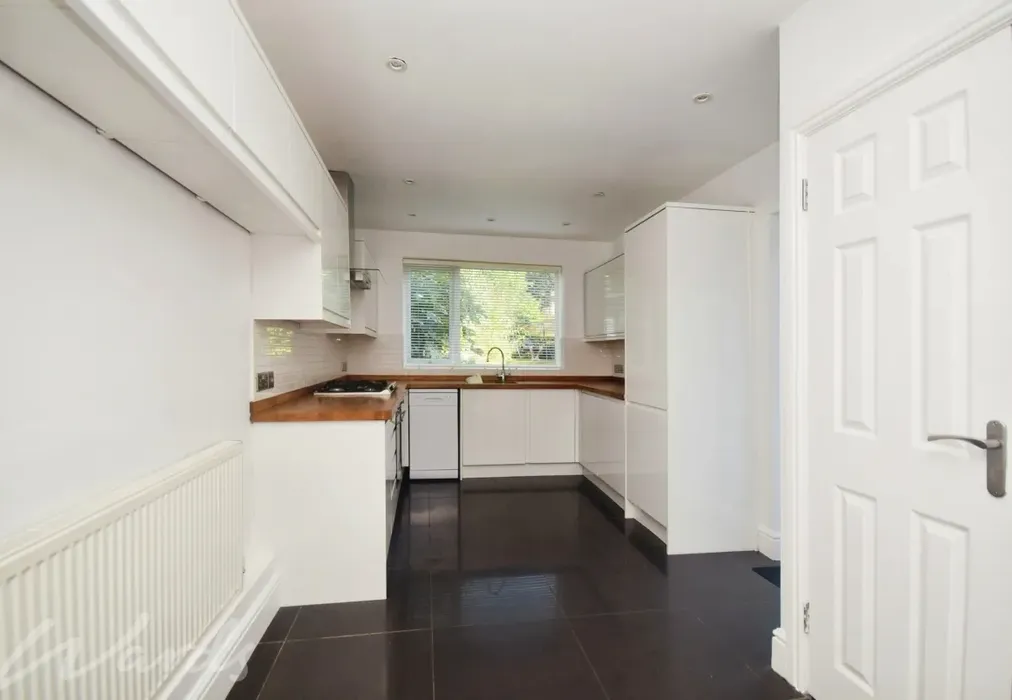 Kitchen / Breakfa... - Castle Hill Avenue Folkestone CT20 - Wards of Kent