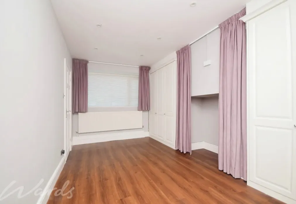 Bedroom 1 - Castle Hill Avenue Folkestone CT20 - Wards of Kent