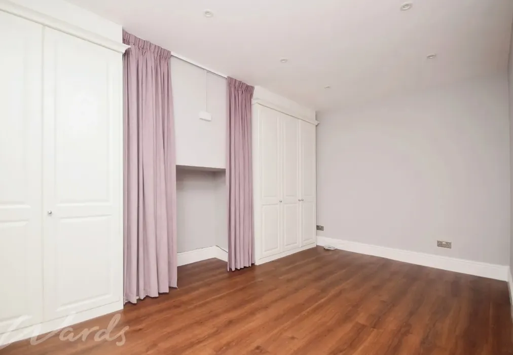 Bedroom 1 - Castle Hill Avenue Folkestone CT20 - Wards of Kent