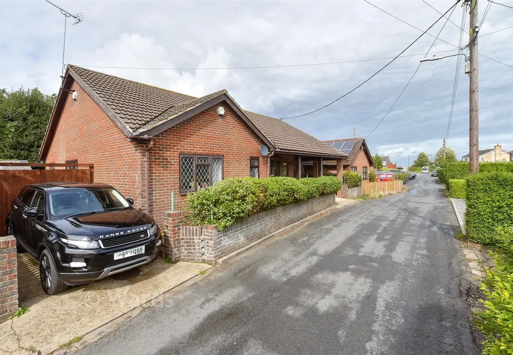 Driveway Parking. - Station Road, Dover, Kent - Wards of Kent