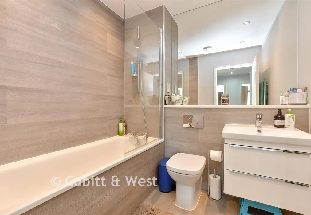 Bathroom - Grange Road, Sutton, Surrey - Wards of Kent