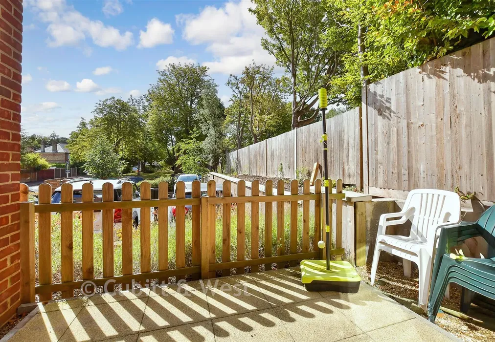 Balcony / Terrace - Grange Road, Sutton, Surrey - Wards of Kent