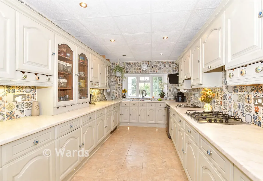 Kitchen - Park Avenue, Broadstairs, Kent - Wards of Kent