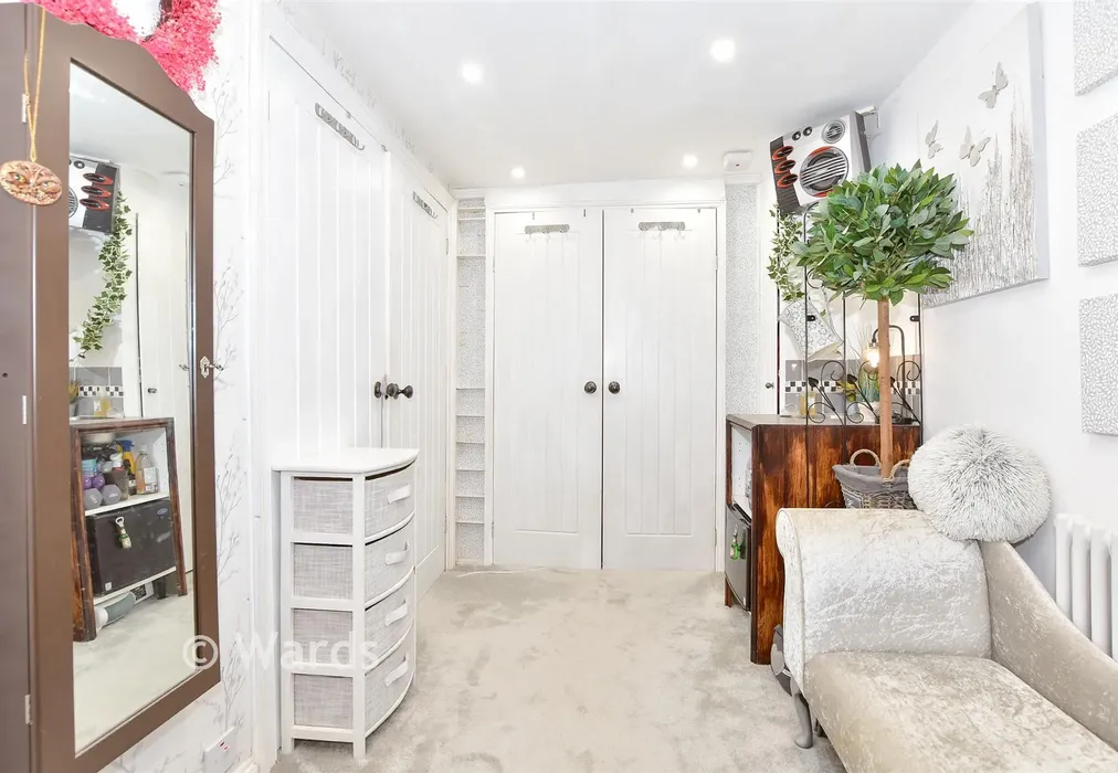 Bedroom - Park Avenue, Broadstairs, Kent - Wards of Kent