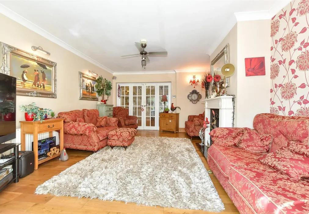 Lounge - Park Avenue, Broadstairs, Kent - Wards of Kent
