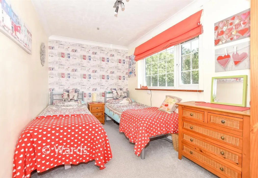 Bedroom - Park Avenue, Broadstairs, Kent - Wards of Kent