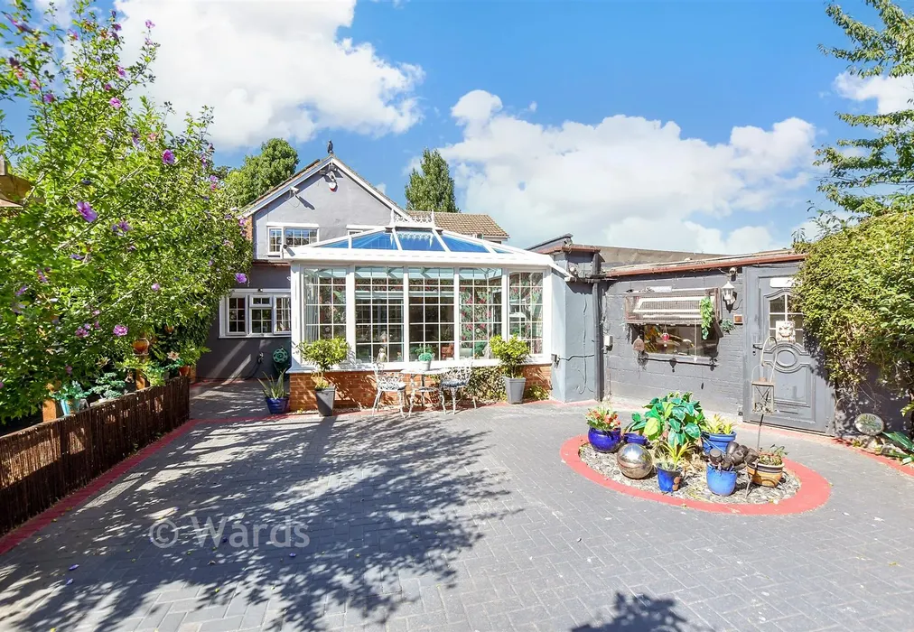 Patio / Decking - Park Avenue, Broadstairs, Kent - Wards of Kent