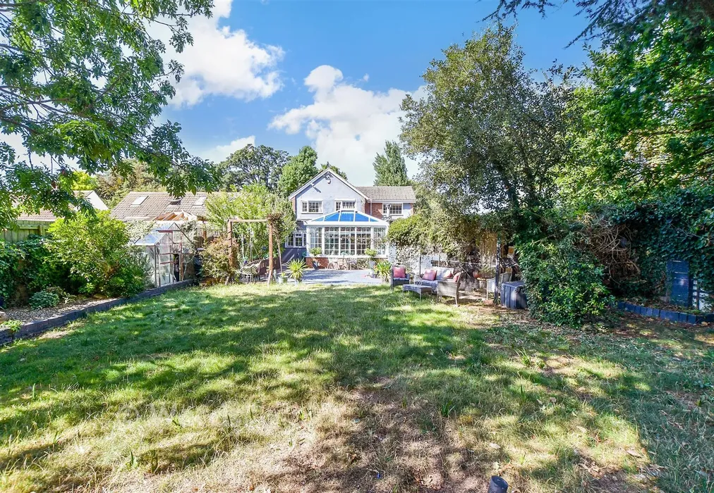 Rear Garden - Park Avenue, Broadstairs, Kent - Wards of Kent