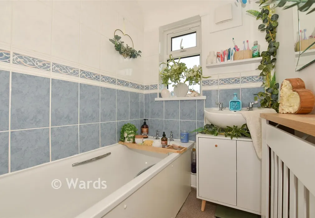 Bathroom - Staple Road, Wingham, Canterbury, Kent - Wards of Kent