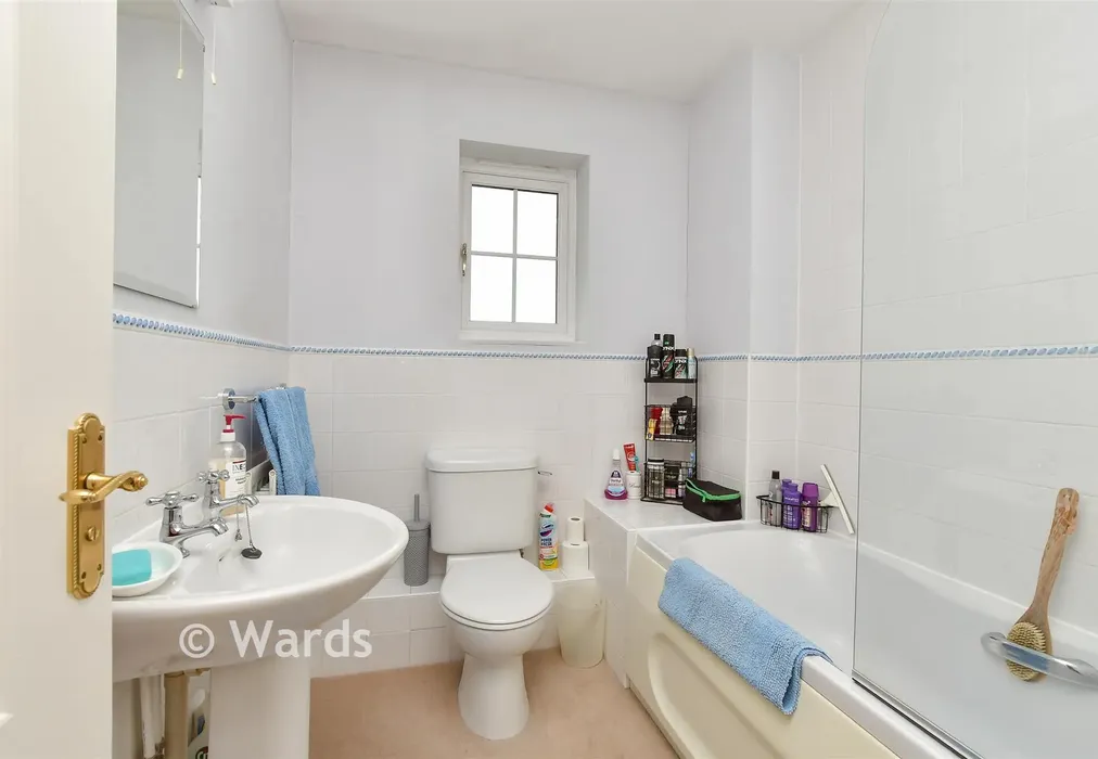 Bathroom - Scoones Close, Panteny Lane, Kent - Wards of Kent
