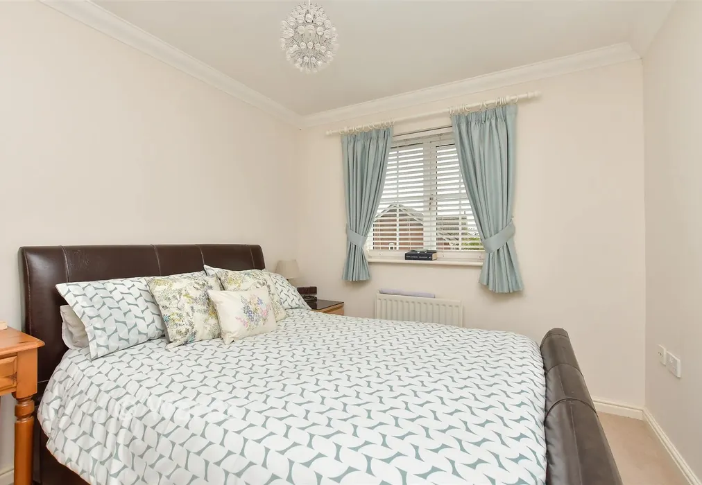Bedroom 1 - Scoones Close, Panteny Lane, Kent - Wards of Kent
