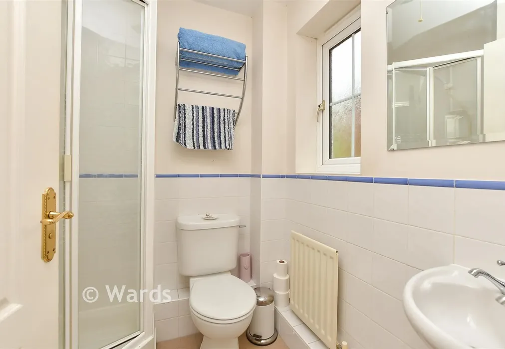 En-Suite - Scoones Close, Panteny Lane, Kent - Wards of Kent