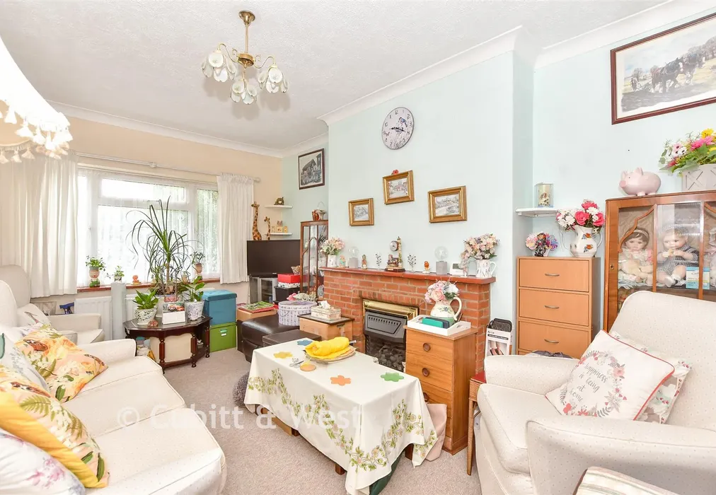 Lounge - Brooklands Road, Havant, Hampshire - Wards of Kent
