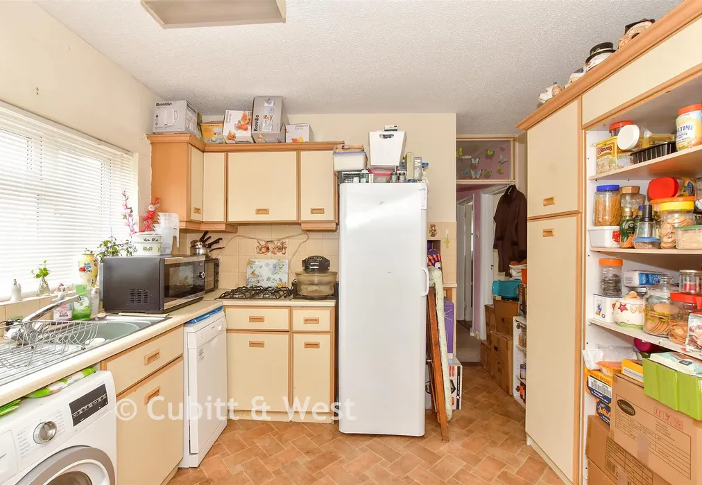 Kitchen - Brooklands Road, Havant, Hampshire - Wards of Kent
