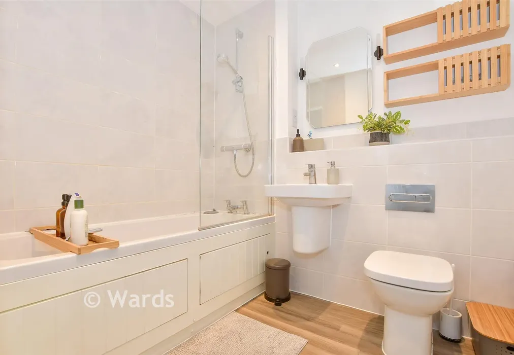Bathroom - Royal Crescent, Kings Hill, Kent - Wards of Kent