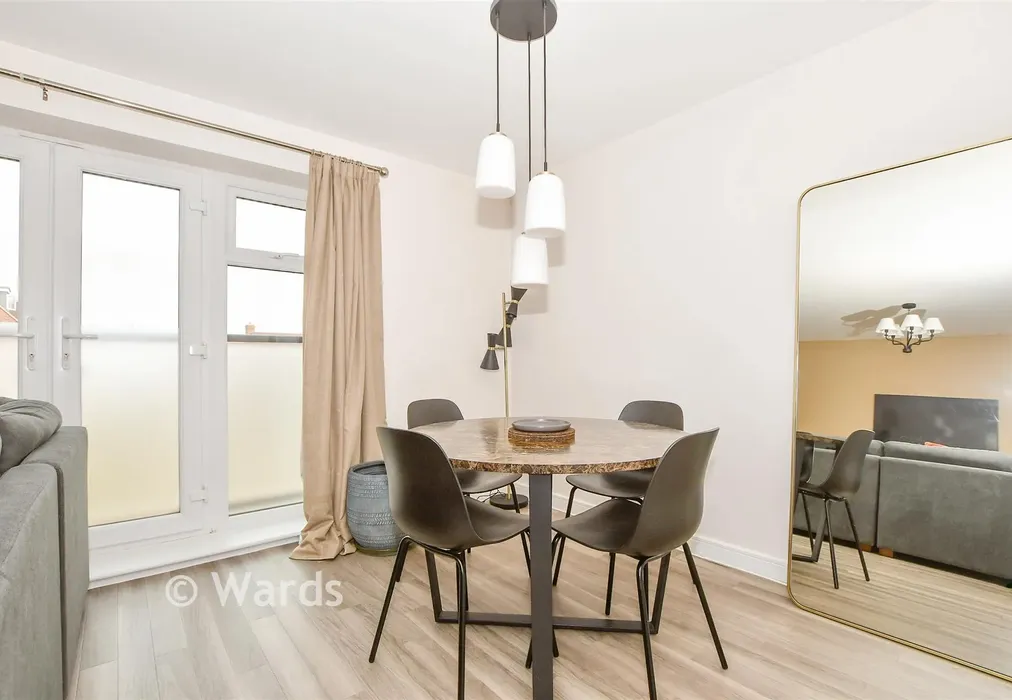 Lounge/Diner - Royal Crescent, Kings Hill, Kent - Wards of Kent