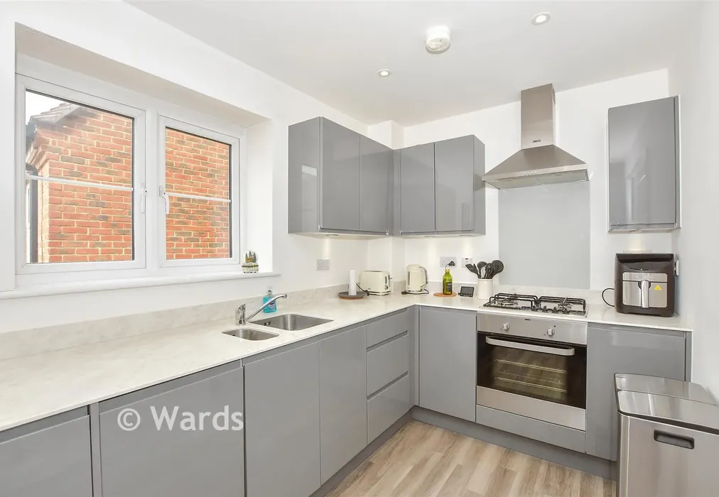 Kitchen - Royal Crescent, Kings Hill, Kent - Wards of Kent
