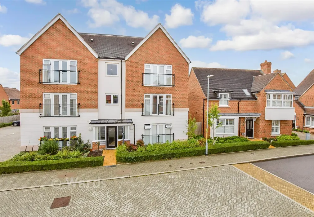 External (Brochure). - Royal Crescent, Kings Hill, Kent - Wards of Kent