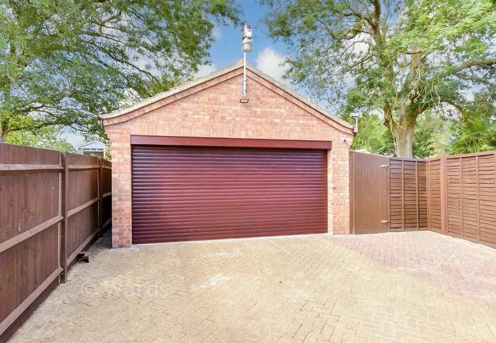 Garage - The Briars, West Kingsdown, Kent - Wards of Kent