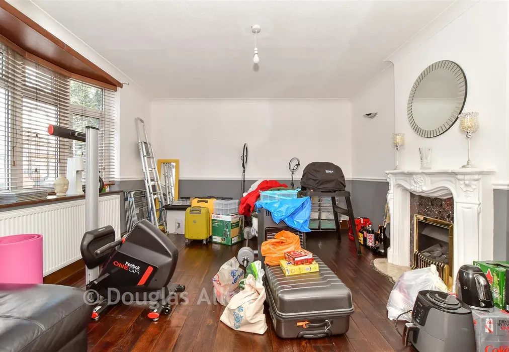 Lounge - Cricklade Avenue, Romford, Essex - Wards of Kent