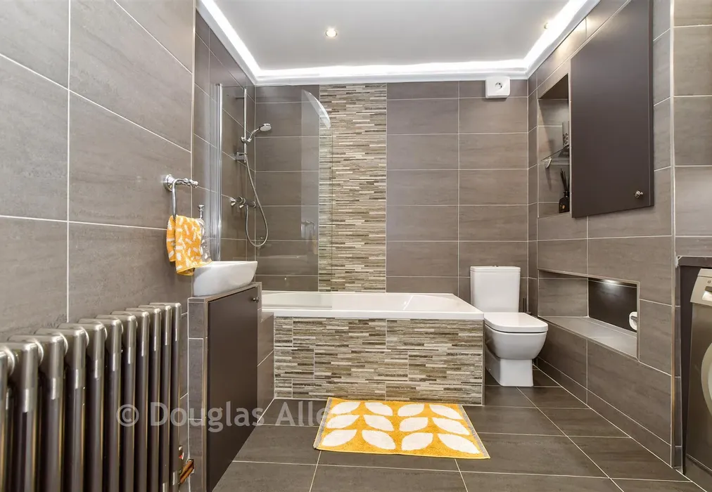 Bathroom ground floor - Cricklade Avenue, Romford, Essex - Wards of Kent