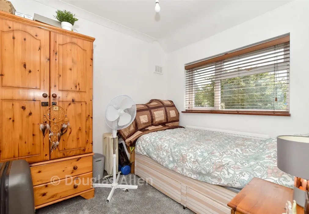 Bedroom 3 - Cricklade Avenue, Romford, Essex - Wards of Kent