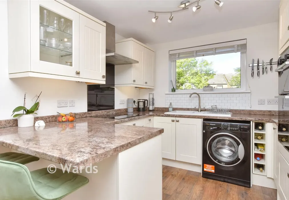 Kitchen - Bazes Shaw, New Ash Green, Longfield, Kent - Wards of Kent