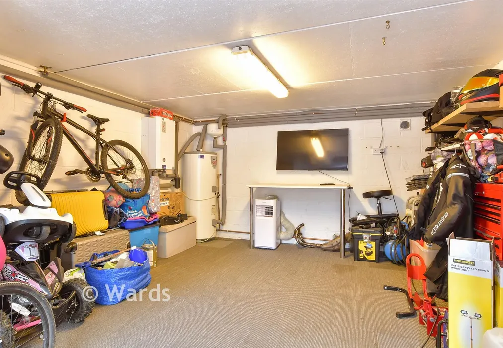 Garage - Bazes Shaw, New Ash Green, Longfield, Kent - Wards of Kent