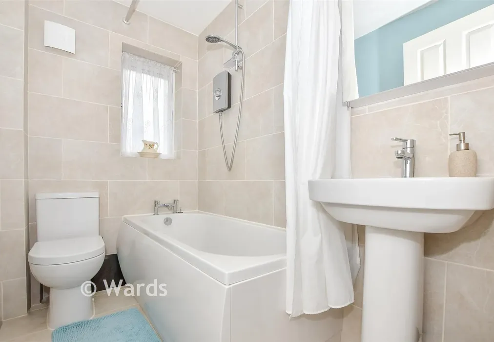 Bathroom - Ragstone Fields, Boughton Monchelsea, Maidstone, Kent - Wards of Kent