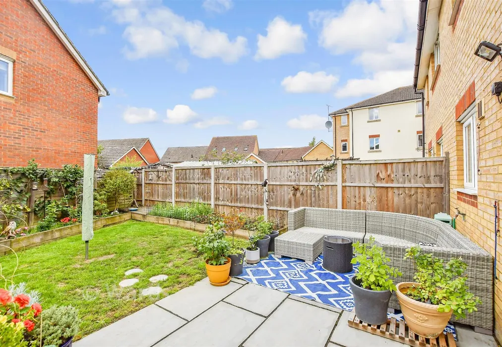 Rear Garden - Ragstone Fields, Boughton Monchelsea, Maidstone, Kent - Wards of Kent