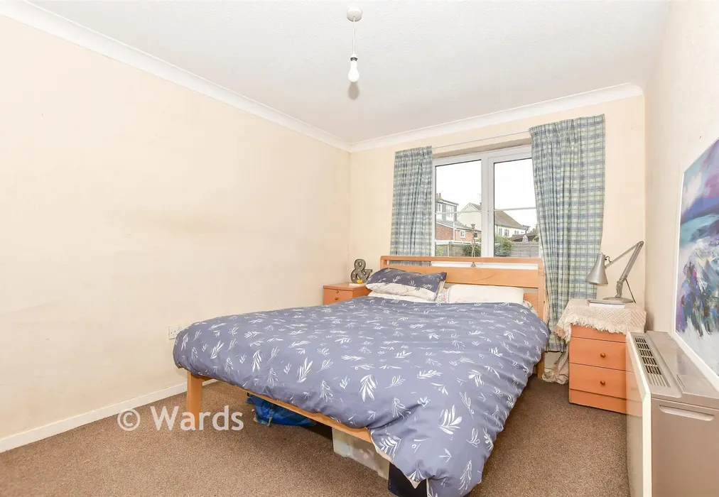 Bedroom 1 - Oak Tree Close, Marden, Tonbridge, Kent - Wards of Kent