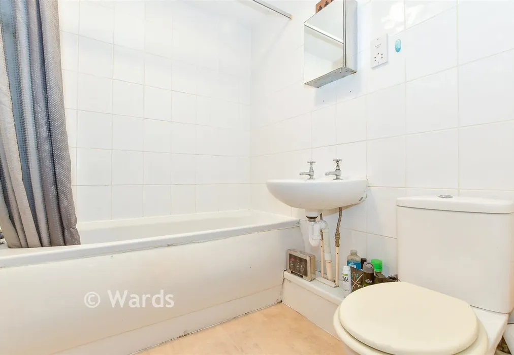 Bathroom - Oak Tree Close, Marden, Tonbridge, Kent - Wards of Kent
