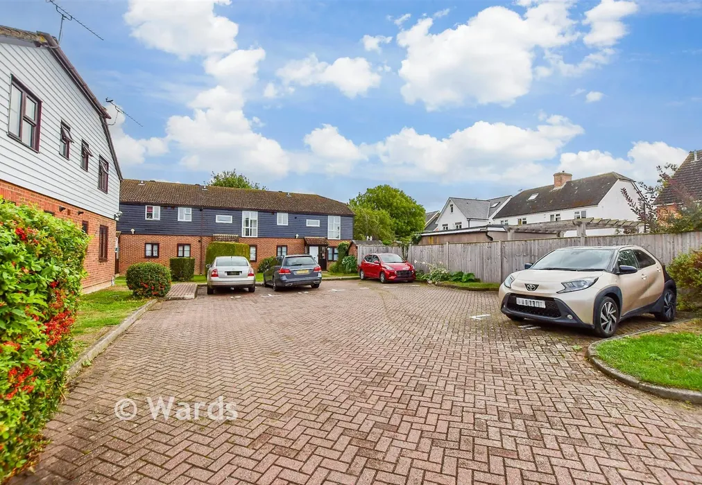 Driveway/Parking - Oak Tree Close, Marden, Tonbridge, Kent - Wards of Kent