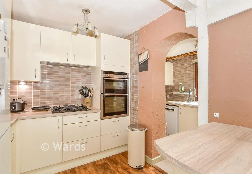 Kitchen - Heather Drive, Maidstone, Kent - Wards of Kent
