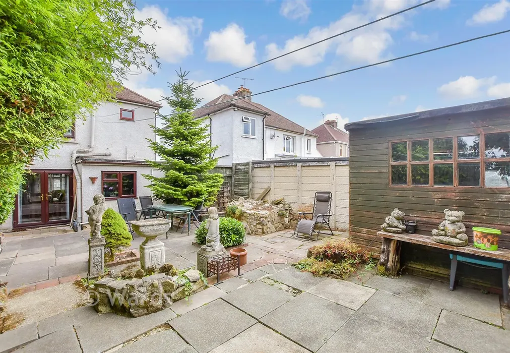 Patio / Decking - Heather Drive, Maidstone, Kent - Wards of Kent